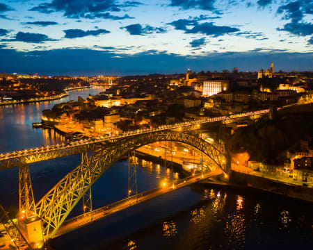 Cruzeiro das 6 Pontes do Douro com Jantar a Bordo para Dois | RentDouro