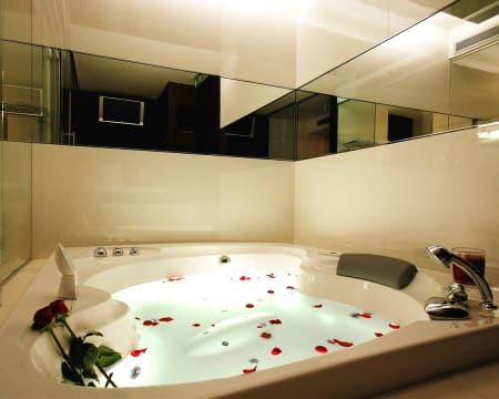 Motel Flamingo - Perafita | Noites de Paixão em Suite com Jacuzzi