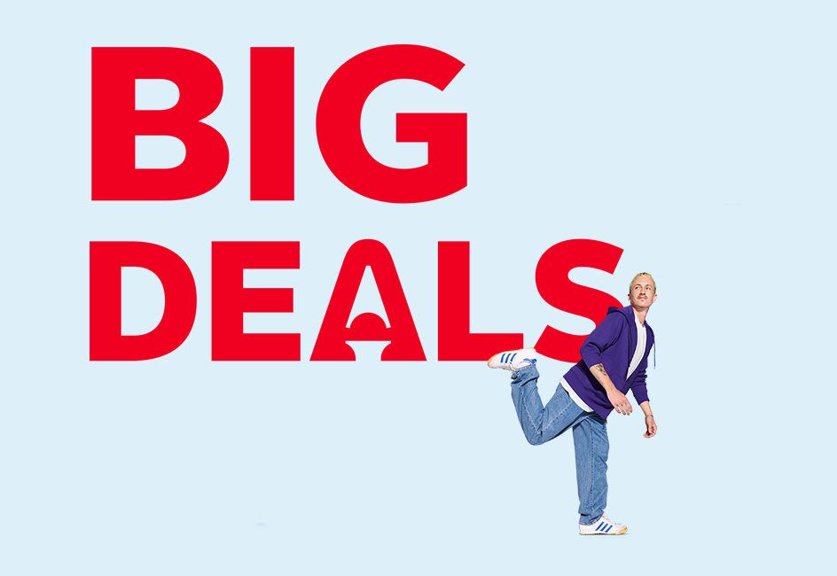 Ein Mann in sportlicher Kleidung steht neben dem Text „BIG DEALS“.