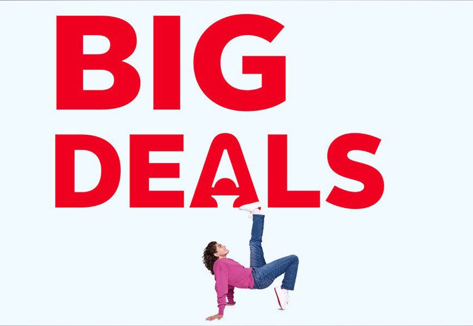 Ein Kind macht einen Handstand neben dem Text "BIG DEALS".