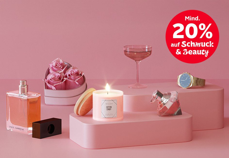 Parfüms, Kerze, Armbanduhr und Rosen auf rosa Podesten mit einem roten Hinweis auf „Mind. 20% auf Schmuck & Beauty“.