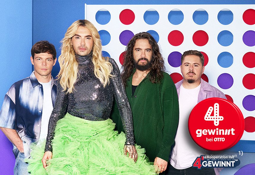 Bandmitglieder von Tokio Hotel vor einer "4 gewinnt-Spielwand". Abbildung Hasbro-Logo und Störer mit "4 gewinnt bei OTTO".