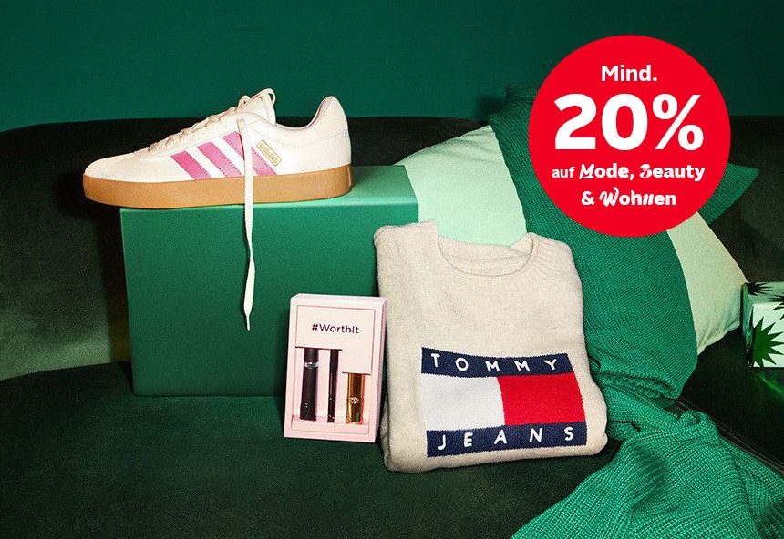 Abgebildet sind in weißer Sneaker mit pinken Streifen, ein weißer Pullover mit dem Schriftzug „Tommy Jeans“ in Rot, Weiß und Blau und eine kleine rosa Geschenkbox mit Lippenstift. Der Text im roten Störer lautet „Mind. 20 % auf Mode, Beauty & Wohnen“.“