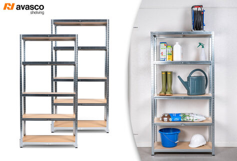 Set mit 2 stabilen Metallregalen