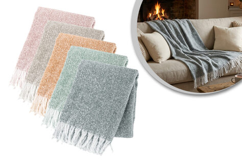 Warmes Plaid mit Fransen in verschiedenen Farben