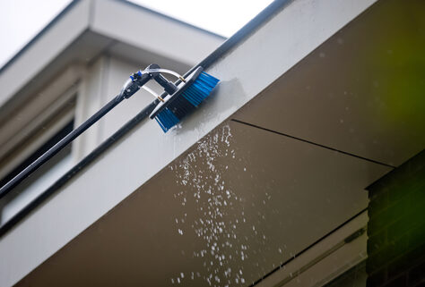 Teleskopische Wasserb&uuml;rste