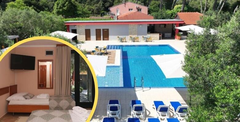 Biograd na Moru - 3, 4 ili 5 noći s polupansionom za 2 osobe uz korištenje vanjskog bazena u Mediteranskom selu San Antonio 3*