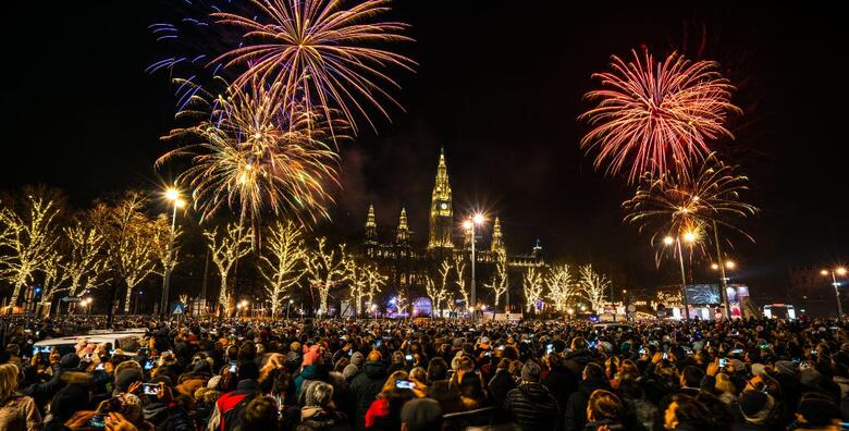 DOČEK NOVE GODINE U BEČU - uživajte u novogodišnjem program u centru grada uz nastupe raznih bendova i DJ-eva, štandove s punčem i raznim specijalitetima