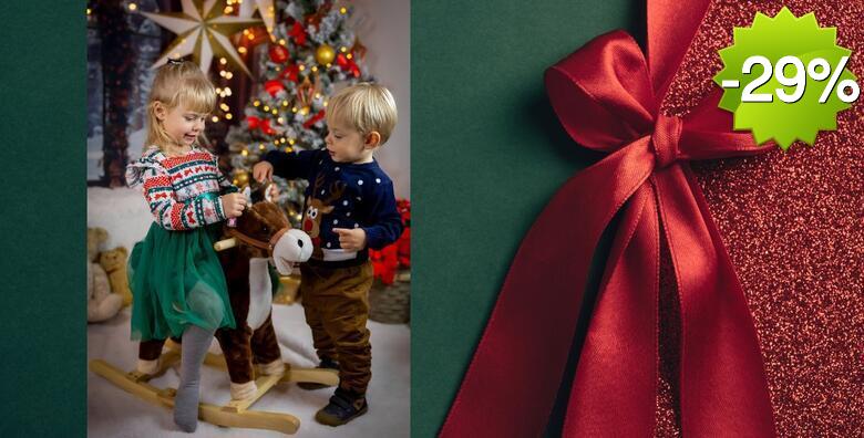 Božićno fotografiranje obitelji, djece, parova - uz profesionalnog fotografa i prigodnu pozadinu s rekvizitima stvorite uspomene koje će trajati cijeli život!