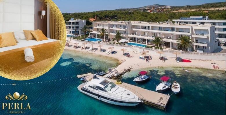 ROGOZNICA, HOTEL PERLA 4* - opuštanje za dvoje u srcu Dalmacije uz 2 noćenja s polupansionom te tri vanjska bazena i sobom s pogledom na more