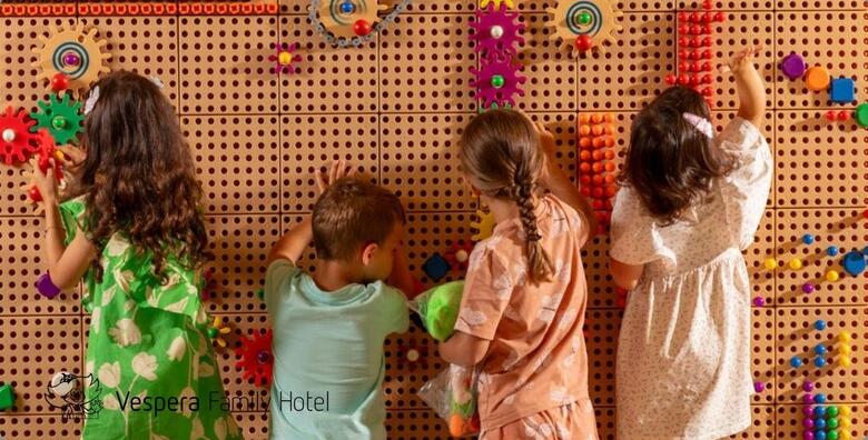 POSEBNA PONUDA! Lošinj, Family Hotelu Vespera 4* - 2 noćenja s polupansionom za 2 odrasle osobe i 1 dijete + snack ručak za djecu