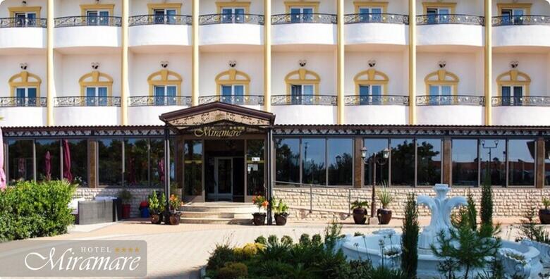 Hotel Miramare 4*, Vodice - 2 noćenja s polupansionom za 2 odraslih + GRATIS paket za 1 dijete do 11,99 godina i 1 dijete do 4,99 godina