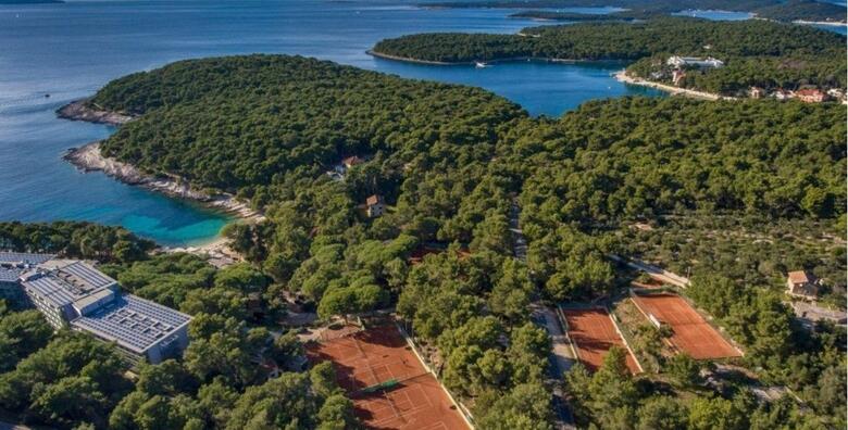 Praznik rada na Lošinju, Hotel Aurora 4* - 2 noćenja s polupansionom za dvoje ili 2 odrasle osobe i do 2 djece do 11,99 godina uz korištenje unutarnjeg grijanog i vanjskog bazena