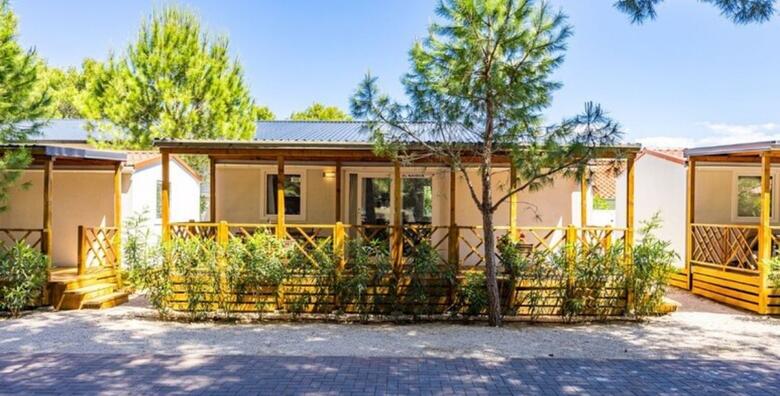 Amadria Park Camping 4*, Šibenik - prvomajski praznici za dvoje i 3 djece u mobilnoj kućici uz korištenje unutarnjeg Aquaparka