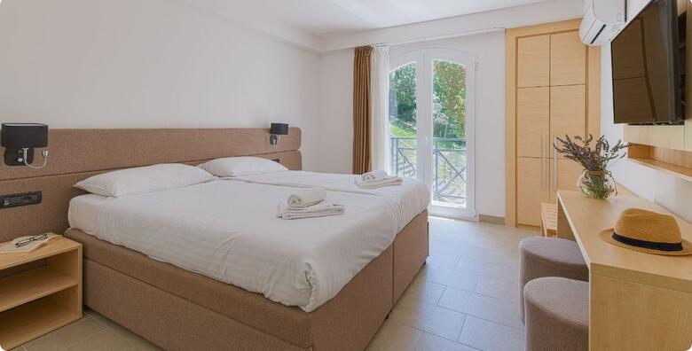 Hotel Delfin na otoku Krku - obiteljski odmor uz 3 ili 5 noćenja s polupansionom za 2 odraslih i 2 djece do 17,99 godina