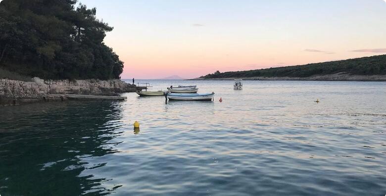 ISTRA, Apartmani Unija - sunčani odmor od 3 noćenja za 3 do 5 osoba u Dugoj uvali u apartmanima samo 300 m od plaže