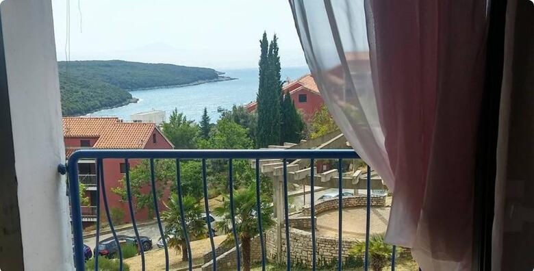 LJETO U DUGOJ UVALI - opustite se u Istri uz 7 noćenja za 3 do 5 osoba u Apartmanima Unija smještenim tek 300 metara od plaže