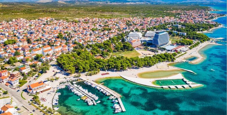 Svibanjski odmor u Vodicama, SeeSea Hotel 4* - 2 noćenja s polupansionom za 2 odrasle osobe + gratis paket za 2 djece do 17,99 godina