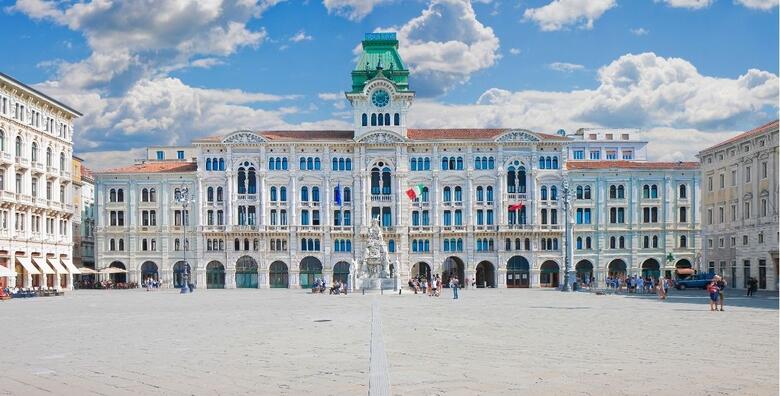 Razgledajte TRST i najpoznatiju tršćansku građevinu, dvorac MIRAMARE, okruženu prekrasnim parkom smještenu na samom rubu mora