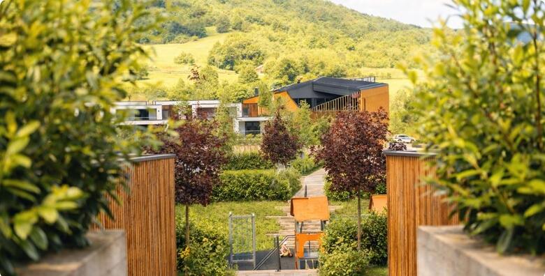 Svibanj na Plitvicama - 1 ili 2 noćenja s doručkom za 2 ili 4 osobe u mobilnim kućicama uz 2 sata korištenja e-bicikla