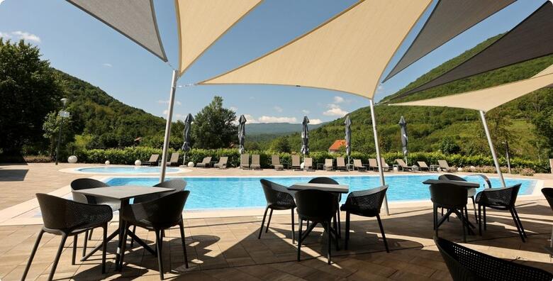 Mobilne kućice Camping Plitvice - 1 ili 2 noćenja s  polupansionom za 2 ili 4 osobe uz 2 sata korištenja e-bicikla