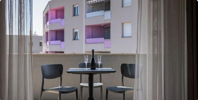 PRAZNIK RADA U PULI - vikend odmor od 2 noćenja s doručkom za 2 osobe i 1 dijete do 6,99 godina u City Center Accommodation 4*