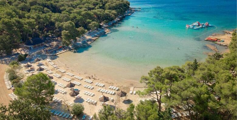 PAKOŠTANE, Pine Beach Resort - 2 noćenja s all inclusive light uslugom za 2 do 4 odrasle osobe i 1 dijete do 3,99 godina u bungalovima po izboru