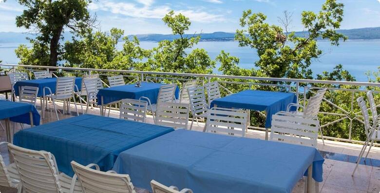 Holiday Resort Kačjak 2* - proljeće i ljetna sezona uz 2, 3 ili 5 noćenja s polupansionom za 2 odraslih i 1 dijete ili 3 odrasle osobe na svega par koraka od mora