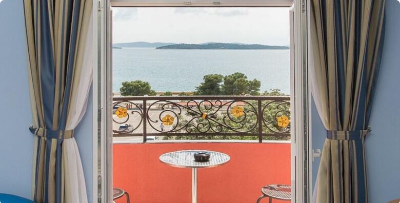 Hotel Miramare 4*, proljeće i jesen - 2 noćenja s polupansionom za 2 osobe i do 2 djece uz korištenje vanjskog bazena i teretane