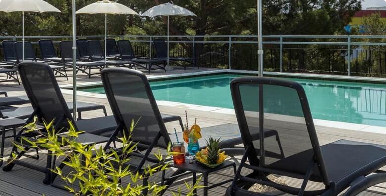 CRIKVENICA - 4 noćenja s polupansionom za 2 osobe i 1 dijete do 11,99 godina Holiday Resort Ad Turres 3*