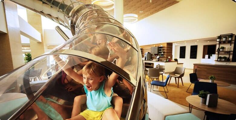 Girandella Maro Suites 5*, RABAC - 2 noćenja ALL INCLUSIVE za 2 osobe i do 2 djece do 15,99 godina uz Maro Club, igraonice i Aqua Maro kompleks s bazenom