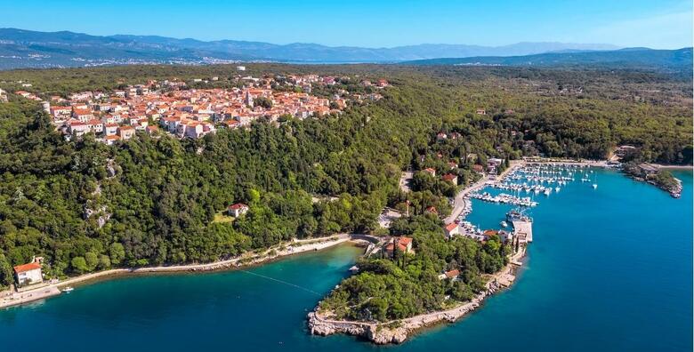Hotel Delfin na otoku Krku - odmor uz 2 ili 3 noćenja s polupansionom za 2 odraslih i 2 djece do 11,99 godina