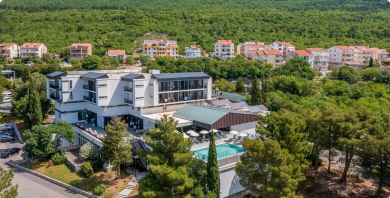 Cijela sezona u Crikvenici, Hotel Ad Turres 3* - 2, 3 ili 5 noćenja s polupansionom za 2 odrasle osobe i 1 dijete ili 3. odrasla osoba