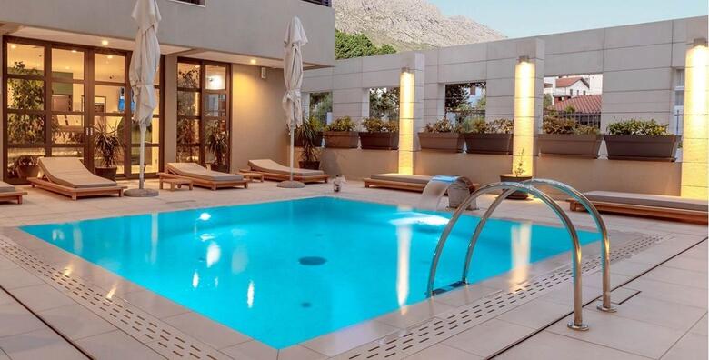 Hotel Nestos 4*, Duće - 2 noćenja s polupansionom za 2 osobe i 2 djece uz korištenje bazena i Spa zone sa jacuzzijem i saunom