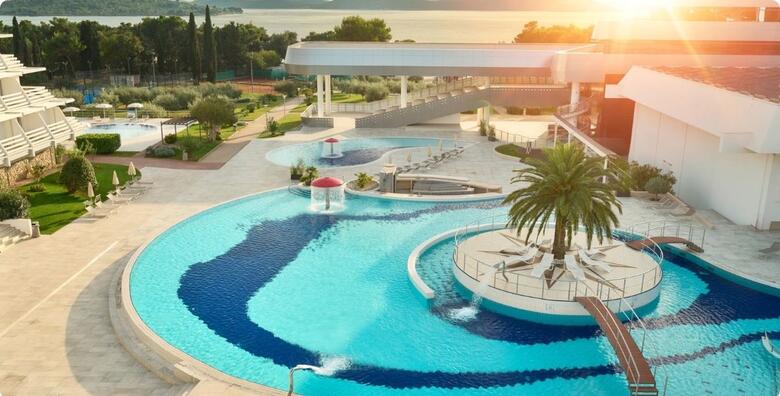 Vodice, Hotel Olympia 4* - 2 noćenja s polupansionom za 2 osobe i do 2 djece uz korištenje Spa zone sa saunom i jacuzzijem, grijanog unutarnjeg bazena i fitnessa