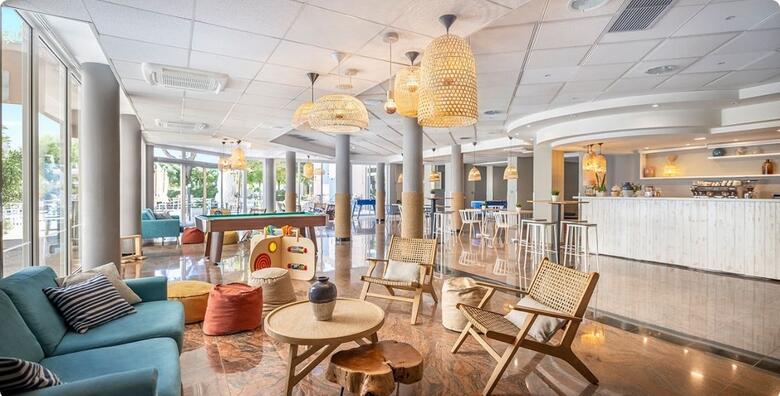 Hotel Sunny Baška by Valamar - ljetni odmor od 3, 5 ili 7 noćenja za 2 ili 3 osobe + GRATIS paket za 1 dijete do 1,99 godina uz korištenje vanjskog i unutarnjeg bazena