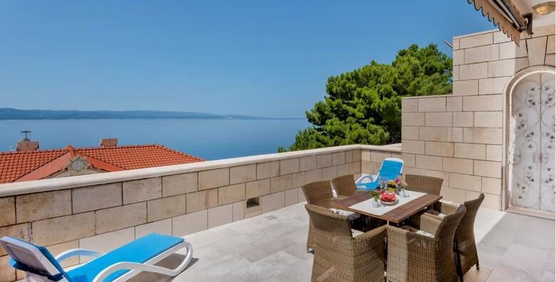 BRELA, Apartmani D&D ŠOŠIĆ 4* - 3 noćenja za 2 ili 4 osobe + gratis paket za 1 dijete do 3,99 godina na samo 20m od plaže!