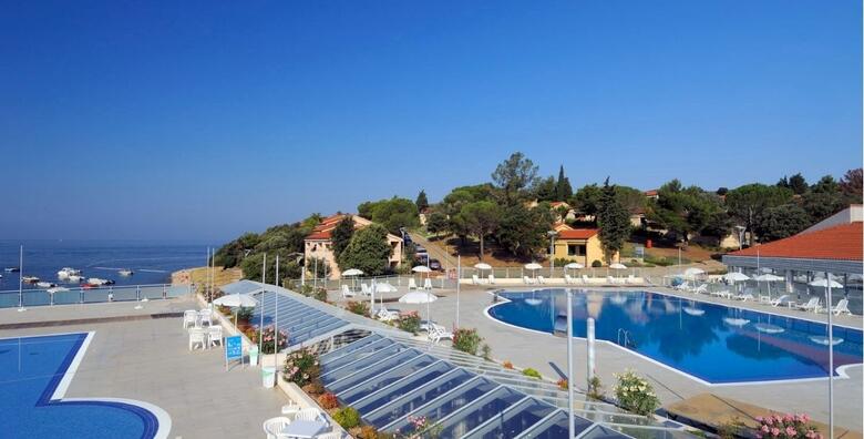 VRSAR, Resort Petalon 4* - 2 noćenja s polupansionom za 2 osobe + gratis paket za 1 dijete do 11,99 godina + korištenje vanjskog bazena