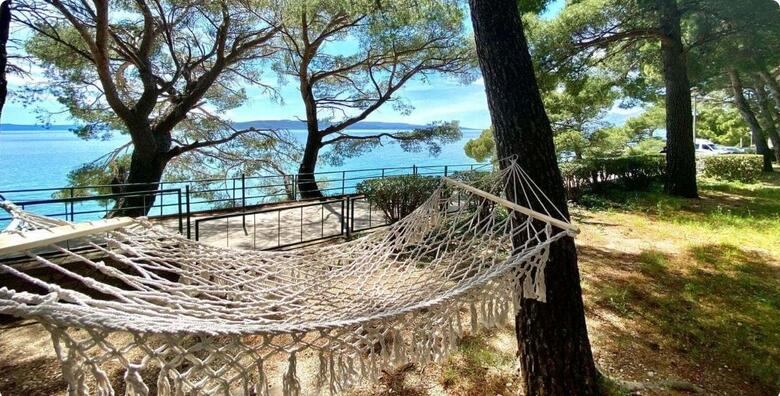 Baška Voda, Family resort Urania 3* - 1 ili 2 noćenja s polupansionom za dvoje + gratis paket za 2 djece uz animacije i vanjsko igralište