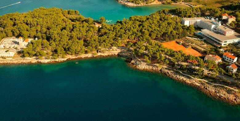 LJETO U JELSI, Hotel Hvar 3* - ALL INCLUSIVE obiteljski odmor od 2, 3 ili 5 noćenja za 2 odraslih i do 2 djece uz korištenje vanjskog bazena