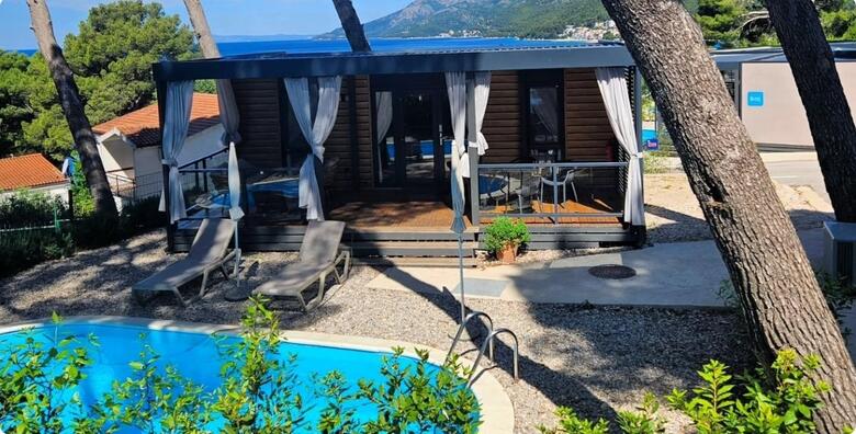 ŠPICA SEZONE, Park Villas by Morenia 4* - 2, 5 ili 7 noćenja za do 4 odraslih i 2 djece do 11,99 godina u Deluxe kamping vili s PRIVATNIM grijanim bazenom