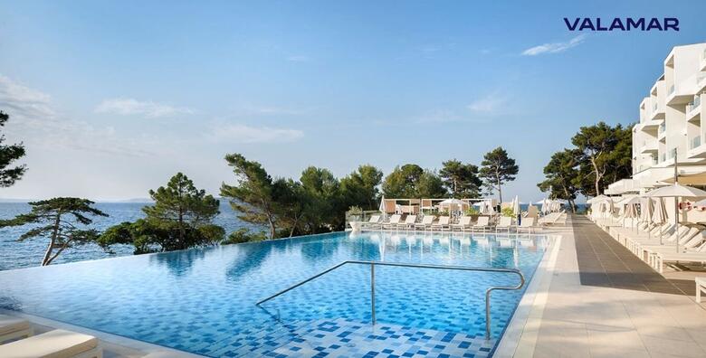 RAB, Valamar Carolina Hotel 4* tik do plaže - odmor uz 7 noćenja s polupansionom za 2 odraslih i 1 dijete uz opuštanje na bazenima te korištenje fitnessa