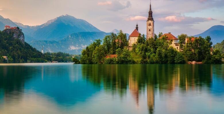 BLED I LJUBLJANA - prošetajte uz jezero, uživajte u bledskim kremšnitama i razgledajte slovensku prijestolnicu uz jednodnevni izlet s prijevozom