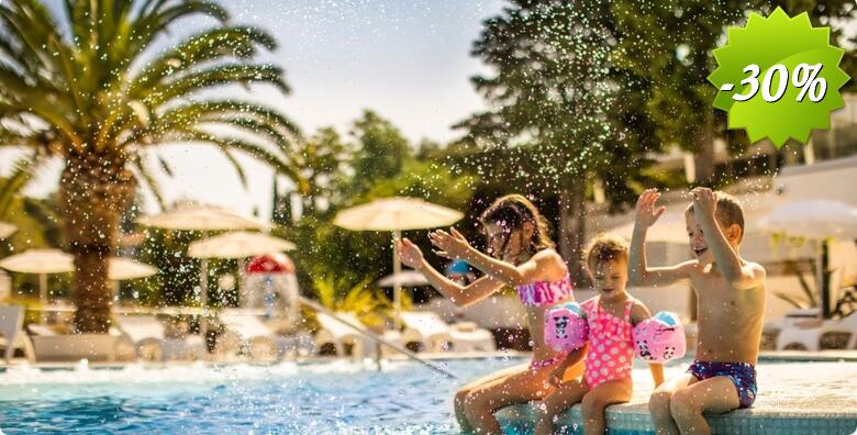 LAST MINUTE! Aminess Velaris Resort 4* - 4 noćenja s polupansionom za 2 osobe i 1 dijete ili 3.odraslu osobu uz korištenje vanjskog bazena i fitnessa