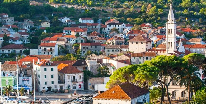 Fontana Resort 2*, Jelsa - 3, 5 ili 7 noćenja s polupansionom za 2 osobe i 1 dijete do 4,99 godina