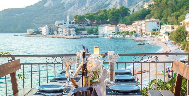 MAKARSKA RIVIJERA - 3 noćenja s doručkom za dvoje + GRATIS paket za 1 dijete do 3 godine u Beach Hotelu Plaža 3* na samoj plaži