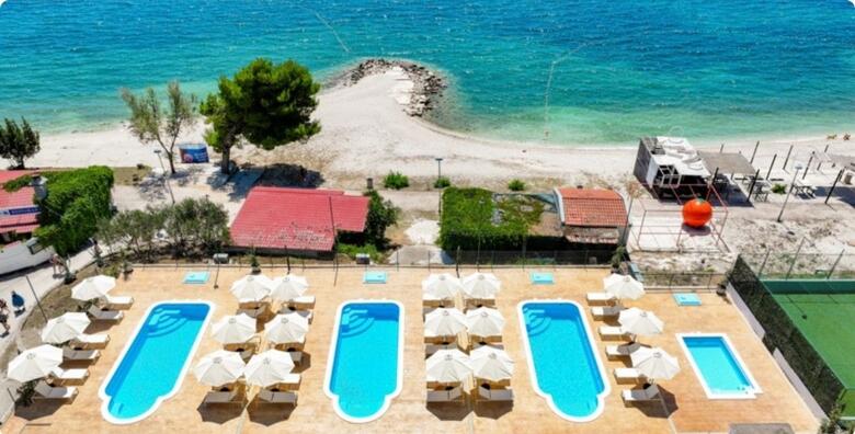 Apartmani Medena 4* - 5 noćenja s polupansionom za 2 ili 4 osobe + gratis do 2 djece do 11,99 godina i bazene