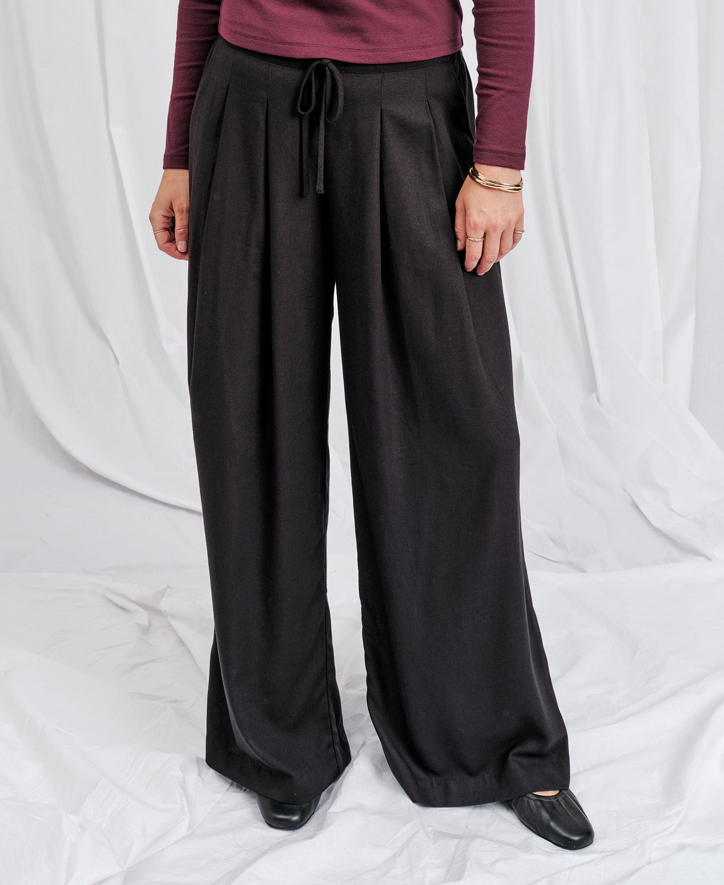 Women's Pleat Linen Pant