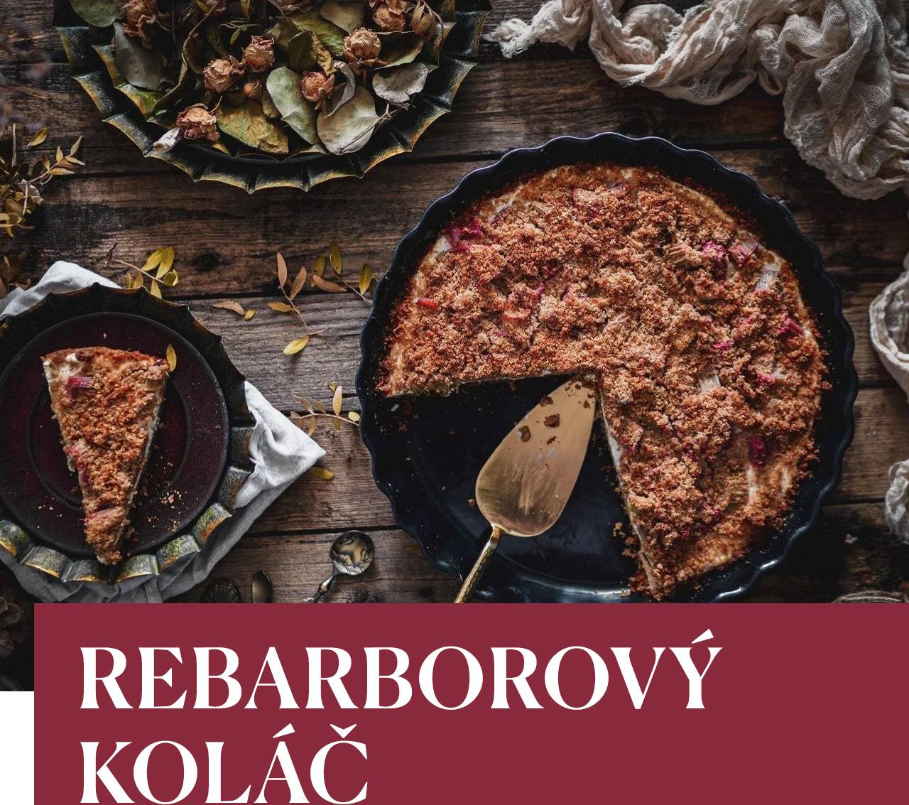 Upečte si jarný rebarborový koláč s krehkým cestom a sviežou chuťou, ktorá k tomuto obdobiu jednoducho patrí.