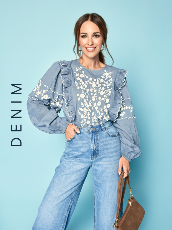  Paula Echevarría wearing blue denim jeans and blue floral blouse